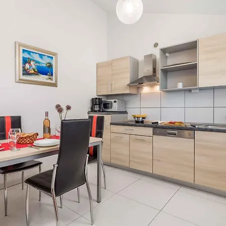 Apartment In Silo/insel Krk 13479