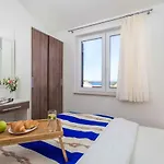 In - Insel Krk 13479 * سيلو
